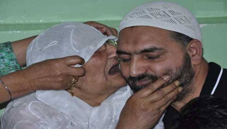 11 years in jail, Kashmiri man returns home after acquitted of UAPA charge by Gujarat court
